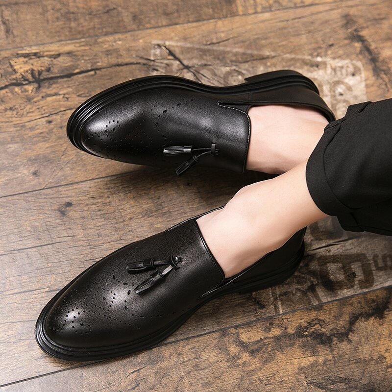Genuine Leather Brogue Shoes Man Business Casual Leather Oxford Shoes